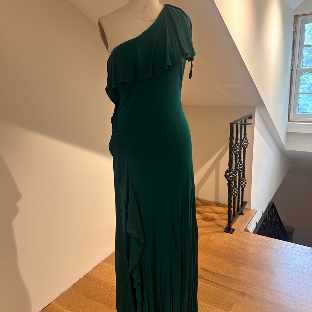 Beautiful Gown - Picture 2 of 6